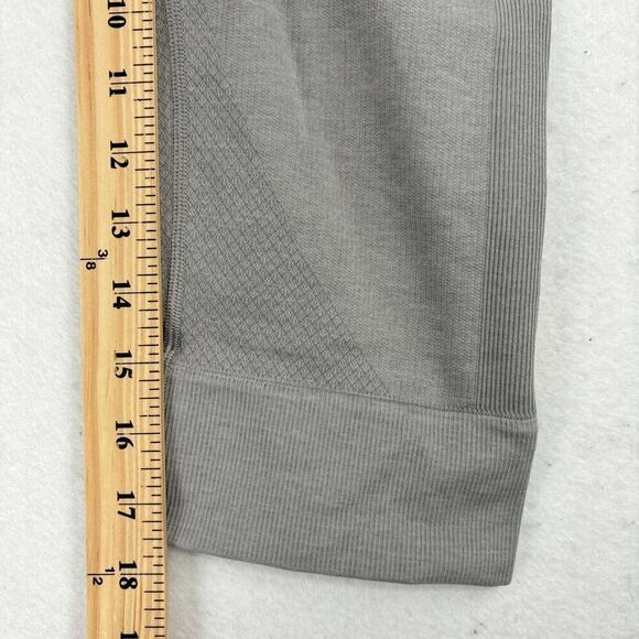 Lululemon Crop Capri Leggings Size 6 Gray Textured Ribbed Compression - Picture 11 of 12
